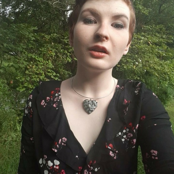 Meet your Posher, Robyn - Picture 3 of 5